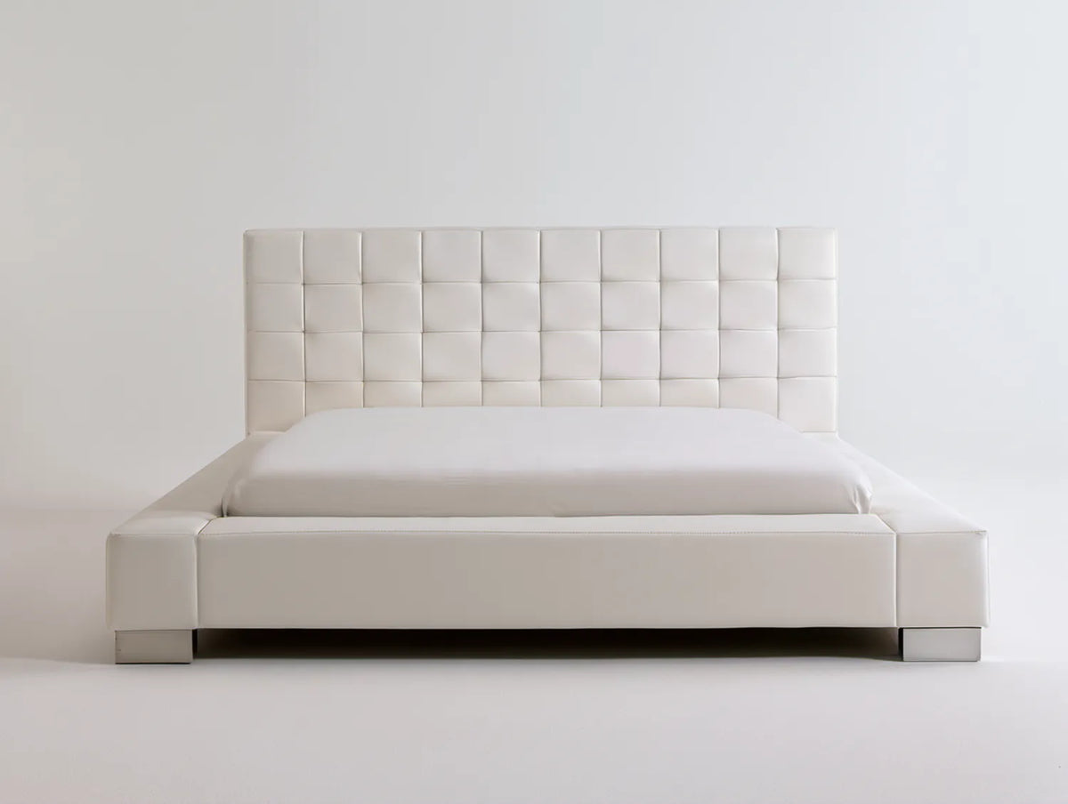 Białe łóżko tapicerowane ze skóry syntetycznej PU 180 x 200 cm