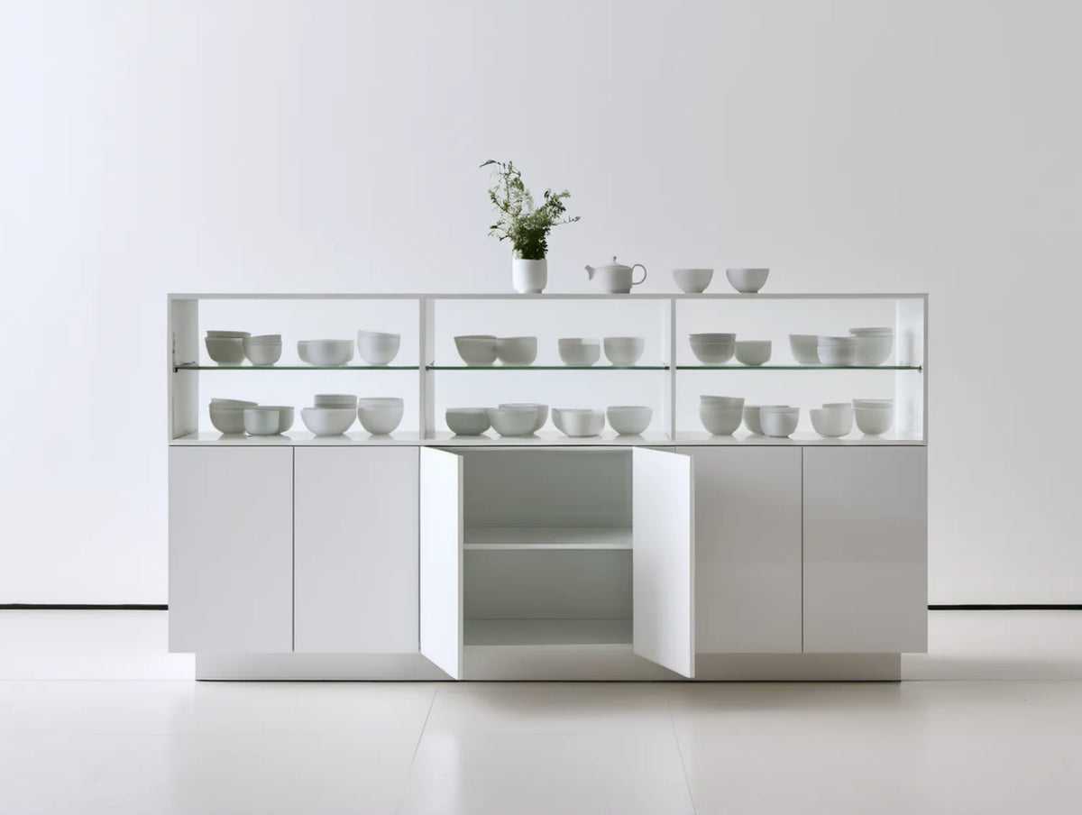 Biały kredens z lakierowanej płyty MDF i szkła hartowanego, 180 × 40 × 100 cm